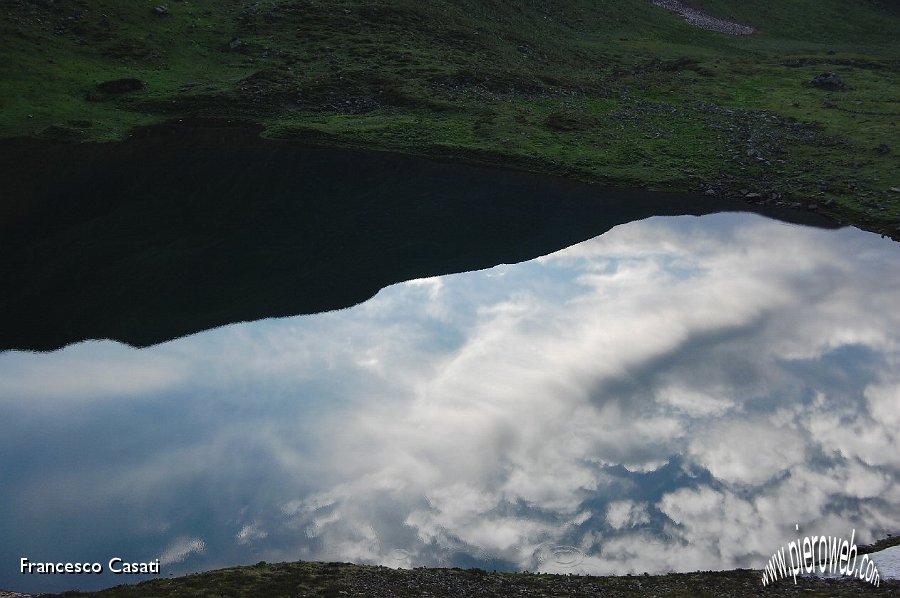 03 Il cielo nel laghetto alla malga Gaffione.jpg